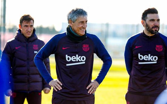 Barcelona da la bienvenida al nuevo entrenador Quique setien